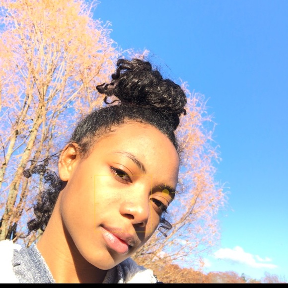 Meet your Posher, Juliana - Picture 1 of 1